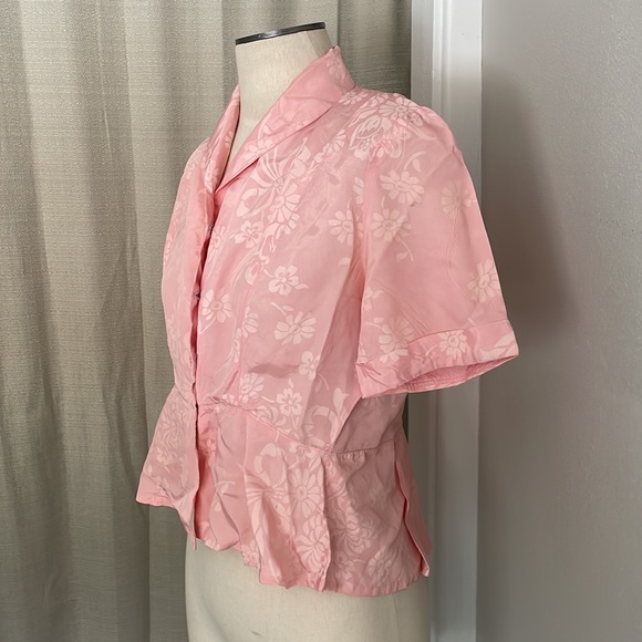 Vintage 1940s Pink Taffeta Flower & Bow Novelty Print Blouse -Peplum Puff Sleeve - Picture 2 of 16